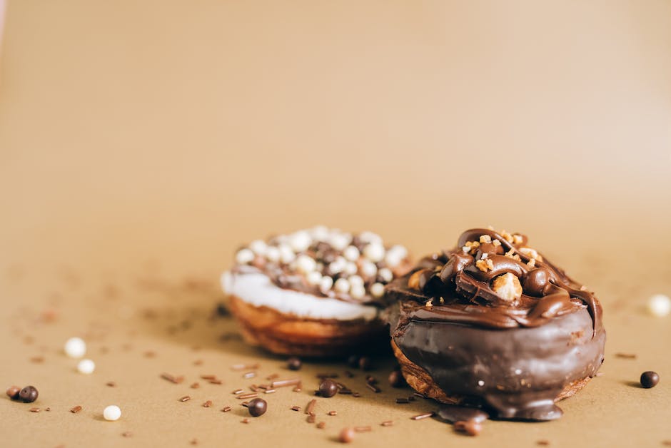 Periode & Schokolade: Warum der Hormonhaushalt bedingtes Verlangen nach Süßigkeiten begünstigt