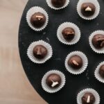 Salmonellen-Mikroskopansicht in Schokolade